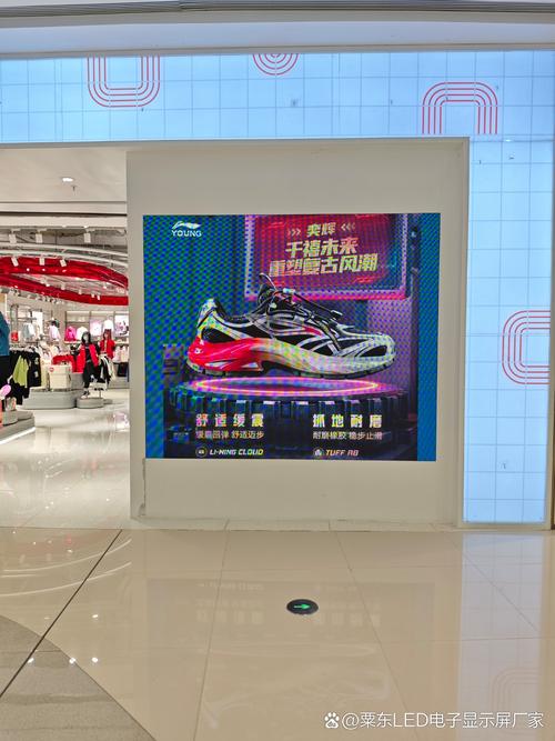 {“title”: “杭州室内P1.25 LED屏选购指南 哪家好？如何选？”， “content”: “\n\n在杭州，随着会议室、指挥中心、品牌展厅、广电演播室等场景对超高清显示需求的不断提升，P1.25小间距LED显示屏成为很多项目的首选。P1.25指的是像素间距为1.25mm，属于室内小间距led屏里的高端规格。它能在近距离观看时依然保持细腻、无颗粒感的画质，适合2-4米观看距离的场合。那么，杭州室内P1.25 LED屏哪家好？本文从选型要点和本地潜在供应商方向给你一些参考。\n\n一、先搞懂 P